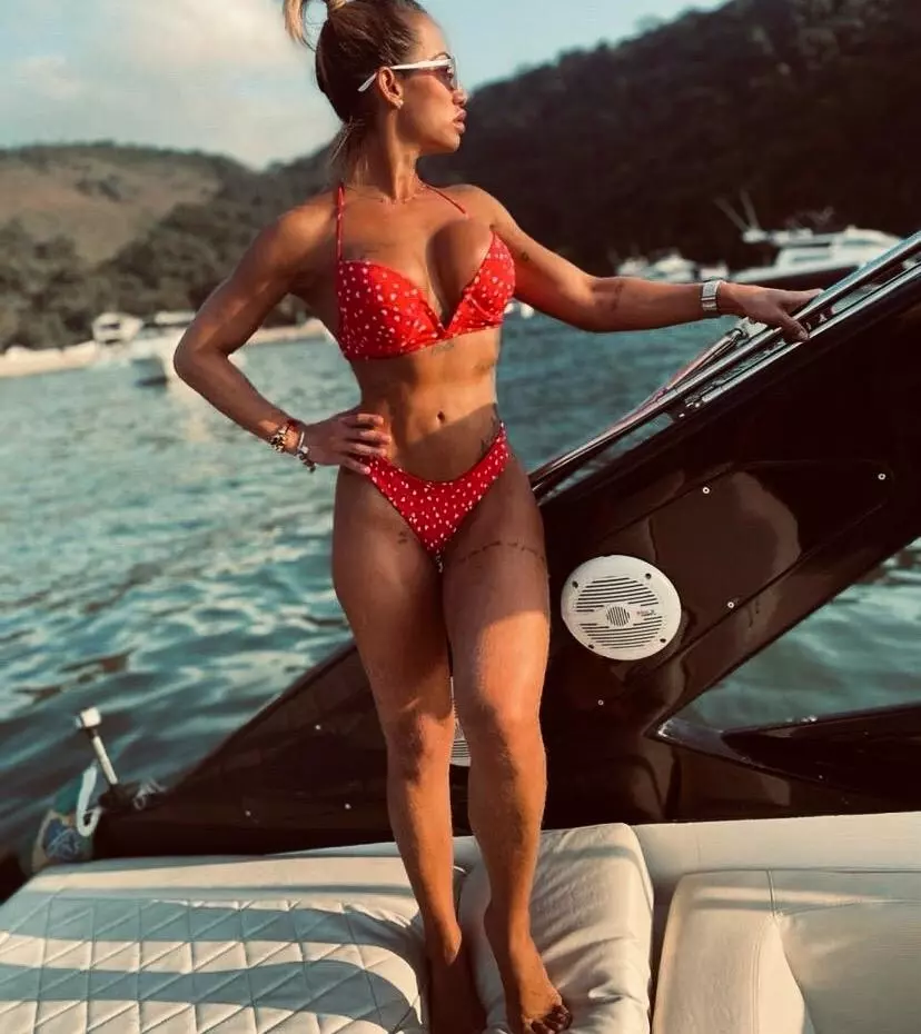 Gabriella Siqueira exibe beleza estonteante e celebra nova fase em João Pessoa